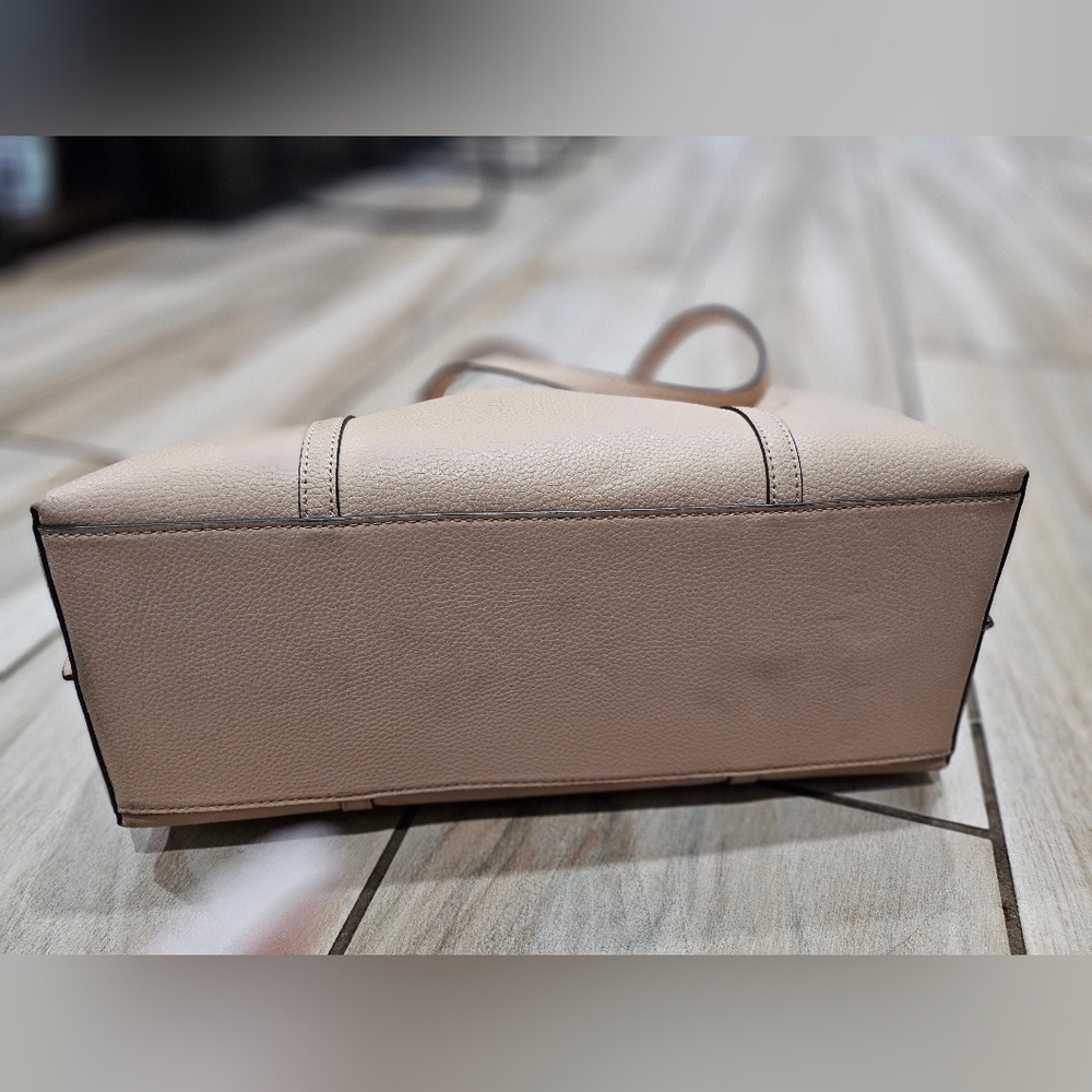 🛑SOLD🛑ory Burch Blush Pebbled Leather Large Tote Bag Gold Logo Charm Zip Top - Picture 11 of 13